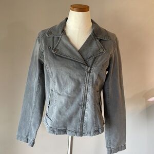 Isaac Mizrahi live moto Ryder denim stretch jacket grey diagonal zipper front 6